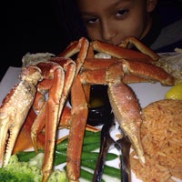 Photo taken at Louisiana Seafood and Steakhouse by Suzana J. on 12/8/2014
