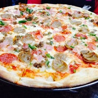 Снимок сделан в Lorenzo&amp;#39;s Pizza пользователем Dany B. 1/25/2014
