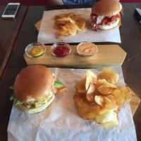 Foto scattata a Ribite Burgers da Joree H. il 7/7/2015