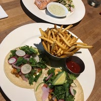 Photo taken at Earls Restaurant &amp; Bar by Noora N. on 8/15/2017