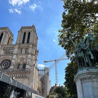 Photo taken at Parvis Notre-Dame — Place Jean-Paul II by Jeongho Jay L. on 8/20/2023