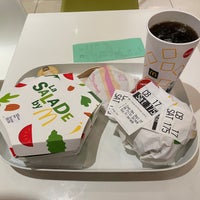 Photo taken at McDonald&amp;#39;s by Jeongho Jay L. on 7/23/2022