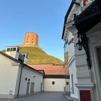 Foto diambil di Lietuvos Didžiosios Kunigaikštystės valdovų rūmai | Palace of the Grand Dukes of Lithuania oleh Jeongho Jay L. pada 3/30/2024