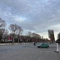 Photo taken at Gardens of the Champs-Élysées by Jeongho Jay L. on 12/24/2023