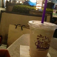 Photo taken at The Coffee Bean &amp;amp; Tea Leaf by Maricel A. on 7/11/2013