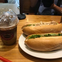 Photo taken at Highlands Coffee by ぱー on 8/27/2018