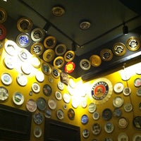 Photo taken at Flying Saucer Draught Emporium by Bee D. on 5/5/2013