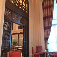 Das Foto wurde bei Mezlai Emirati Restaurant von Larisak 👒👛💄 am 11/2/2017 aufgenommen