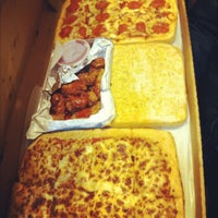 Photo taken at Pizza Hut by Vivia W. on 11/5/2012