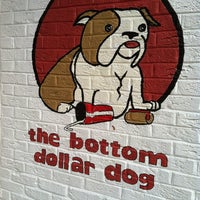 Das Foto wurde bei the bottom dollar dog von Jersey F. am 11/20/2012 aufgenommen