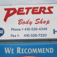 รูปภาพถ่ายที่ Peters Body Shop โดย Ron P. เมื่อ 1/2/2014