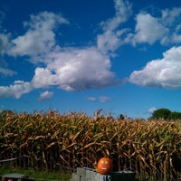 Das Foto wurde bei Long Acre Farms von Dustin R. am 9/23/2012 aufgenommen