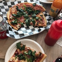 5/31/2017 tarihinde Ale M.ziyaretçi tarafından Creta Pizzeria'de çekilen fotoğraf