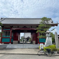 Photo taken at 瑠璃山 真福院 井戸寺 (第17番札所) by てゅち on 6/3/2023