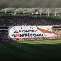 Снимок сделан в Tüpraş Stadyumu пользователем Başak E. 6/4/2017
