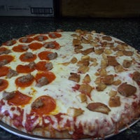 1/3/2014にCarlo&amp;#39;s Gourmet Pizzeria &amp;amp; RestaurantがCarlo&amp;#39;s Pizzaで撮った写真