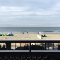 Photo taken at La Jolla Shores Hotel by Shan ♪. on 12/26/2017
