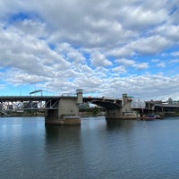 Photo taken at Morrison Bridge by Shan ♪. on 9/29/2022