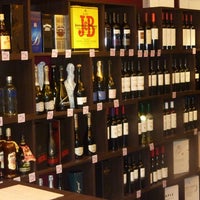 Foto tomada en La Reina - Boutique de Vinos  por La Reina - Boutique de Vinos el 1/4/2014