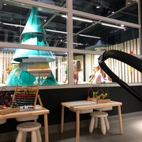 Foto diambil di Restauracja IKEA oleh Danya ⚡. pada 4/13/2019