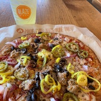 Foto diambil di Blaze Pizza oleh Robert S. pada 8/23/2019