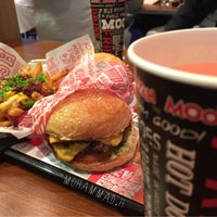 Photo taken at Mooyah by Mohammad H. on 2/23/2015