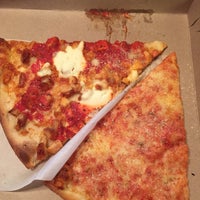 5/22/2015 tarihinde Michael💩💩💩 L.ziyaretçi tarafından Previti Pizza'de çekilen fotoğraf