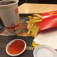 Photo taken at McDonald&#39;s by 어럼🍕 on 1/13/2017