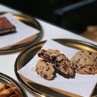 Foto diambil di ChefMade Chocolatier &amp;amp; Coffee House oleh Cem A. pada 7/7/2022