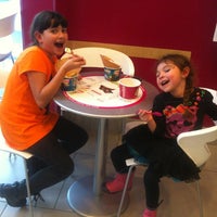 Photo taken at Menchie&amp;#39;s by Bea H. on 10/31/2012