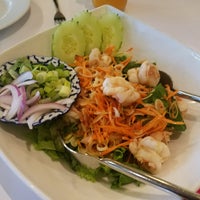 Photo taken at Grand Avenue Thai by Mortiche W. on 7/16/2017