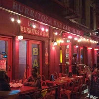 6/25/2016 tarihinde Kit K.ziyaretçi tarafından East Village Burritos and Bar'de çekilen fotoğraf