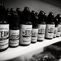 Foto tomada en The Steam Co. E-Cigs &amp;amp; Vaping Supplies  por The Steam Co. E-Cigs &amp;amp; Vaping Supplies el 1/6/2014