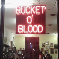 Foto scattata a Bucket O&amp;#39; Blood Books and Records da Bucket O&amp;#39; Blood Books and Records il 1/6/2014