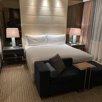 Foto diambil di Singapore Marriott Tang Plaza Hotel oleh Mike A. pada 9/3/2023