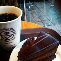Photo taken at The Coffee Bean &amp;amp; Tea Leaf 정독도서관앞점 by Seung-eun R. on 11/5/2012