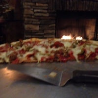 3/30/2014にJoe W.がMendicinos Pizza &amp;amp; Family Restaurantで撮った写真