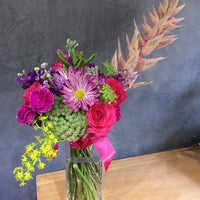 Foto tirada no(a) Foliage Flowers Diseño &amp;amp; Floral Ambience por Carolina N. em 1/8/2014