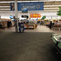 รูปภาพถ่ายที่ Walmart โดย Matt M. เมื่อ 2/24/2013