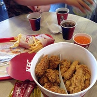 รูปภาพถ่ายที่ KFC โดย Ryan V. เมื่อ 10/18/2014