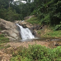 Photo taken at Moh Pang Waterfall by Laura H. on 8/6/2018