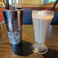 Photo taken at Red Robin Gourmet Burgers and Brews by Angelina M. on 5/19/2022