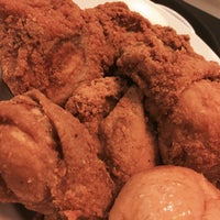 Photo taken at Arnold&amp;#39;s Fried Chicken by CY W. on 8/30/2016