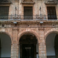 รูปภาพถ่ายที่ Ayuntamiento de Castellón โดย Gerardo C. เมื่อ 11/7/2012