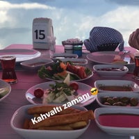 Das Foto wurde bei Ayaklı Göl Cafe &amp;amp; Restaurant von Semih B. am 10/29/2017 aufgenommen