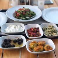 Foto scattata a Deniz&amp;#39;in Mutfağı Balık Restoran da Ece U. il 4/29/2018