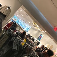 Photo taken at H&amp;amp;M by Dulcy T. on 12/22/2017