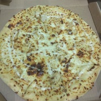 Photo taken at Domino&amp;#39;s Pizza دومينوز بيتزا by Warda D. on 12/28/2015