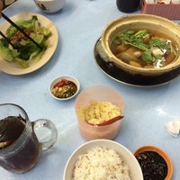 Photo taken at Kai Tian Bak Kut Teh (开天记瓦煲肉骨茶) by Charles N. on 2/12/2016