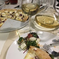 9/23/2017 tarihinde Марина О.ziyaretçi tarafından pizza FLOUR'de çekilen fotoğraf
